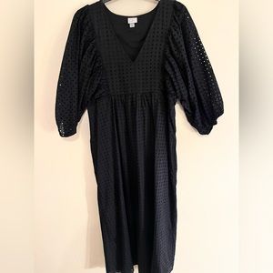 Brand new, never worn beautiful maxi black dress. Size M